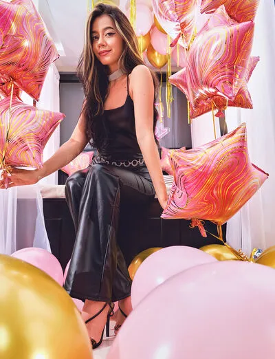 Live sex webcam photo for JessieLiu #290137916