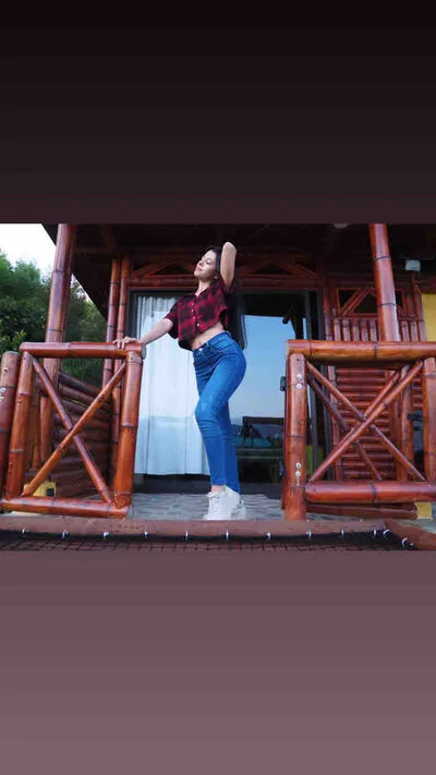 Live sex webcam photo for JessieLiu #290137929