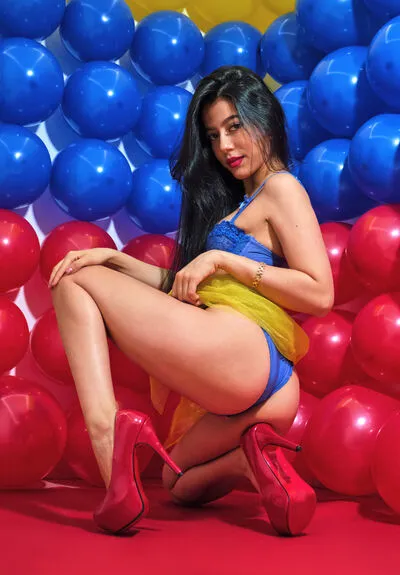 Live sex webcam photo for JessieLiu #290137936