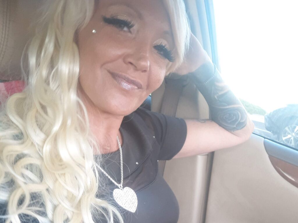 Live sex webcam photo for JessikaCarter #276366093