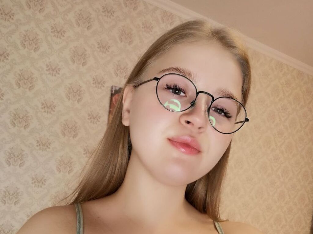 Live sex webcam photo for JodyFairfax #276390473