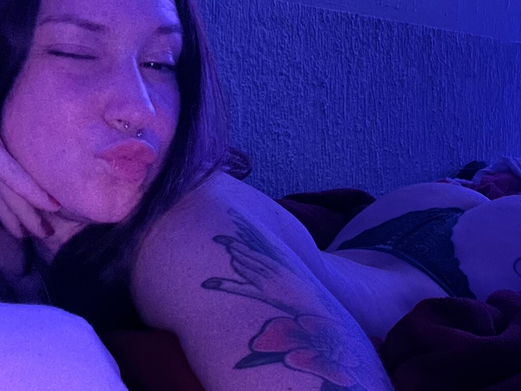 Live sex webcam photo for JuJulis #276955569