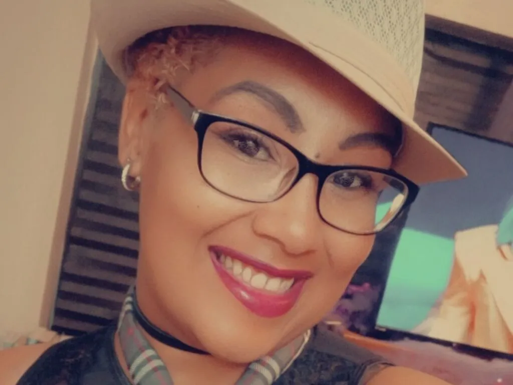 Live sex webcam photo for JuiceyPearly #278040114