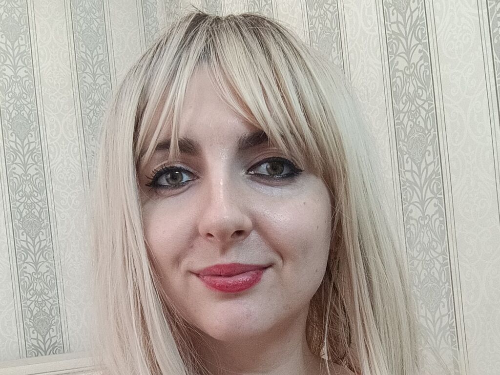 Live sex webcam photo for JuliaSuz #277295874