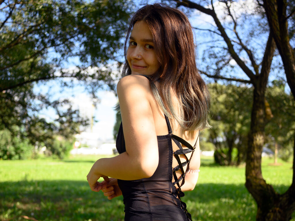 Live sex webcam photo for JulieJune #277730510