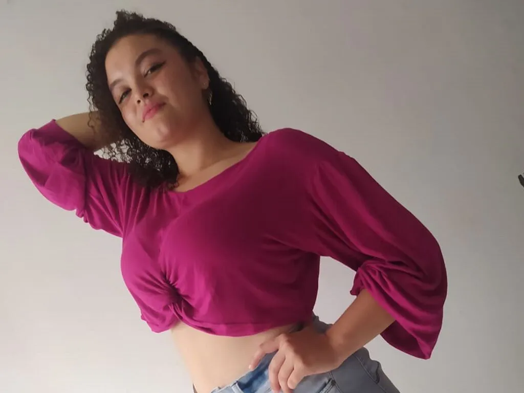 Live sex webcam photo for JulieValencia #277357084