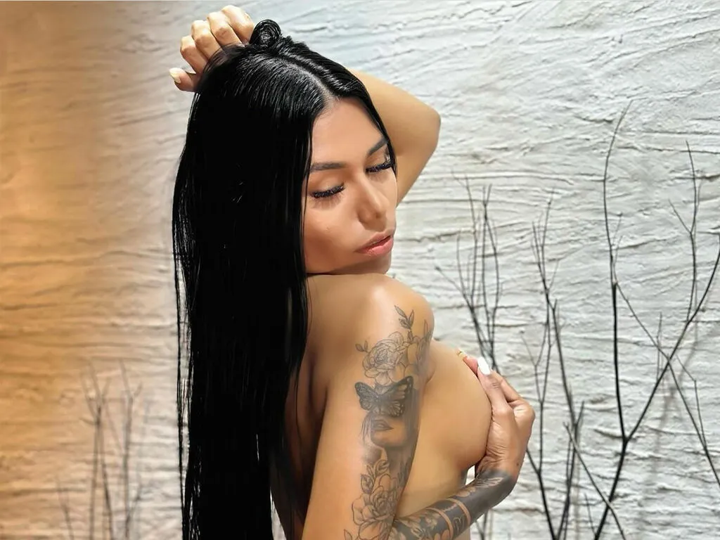 Live sex webcam photo for JulietaStoll #276896780