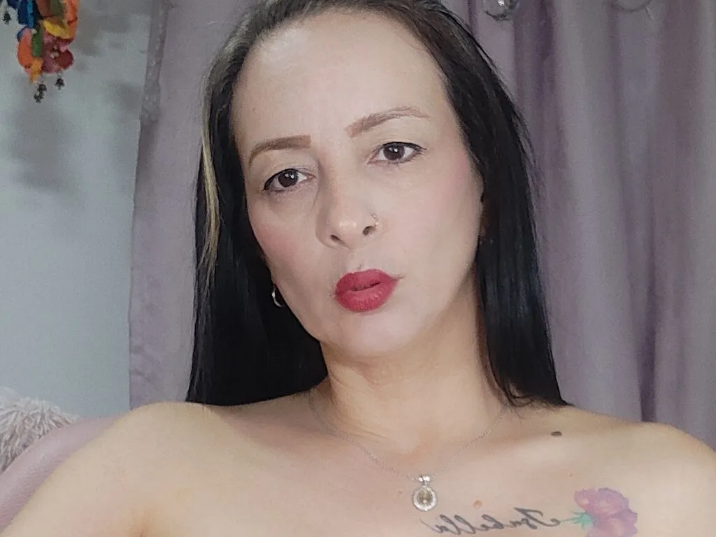 Live sex webcam photo for JuliethAnaris #277805969