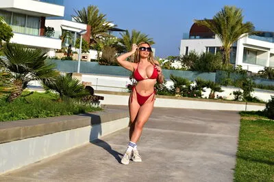 Live sex webcam photo for JulietteMcQueen #290159406