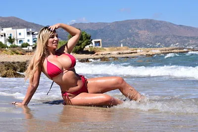 Live sex webcam photo for JulietteMcQueen #290159469