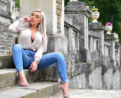 Live sex webcam photo for JulietteMcQueen #290159499