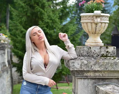 Live sex webcam photo for JulietteMcQueen #290159501