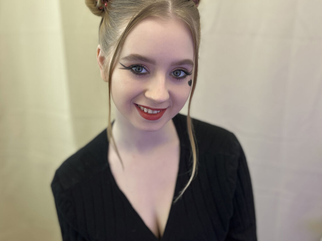 Live sex webcam photo for KaleriaJoy #276157955