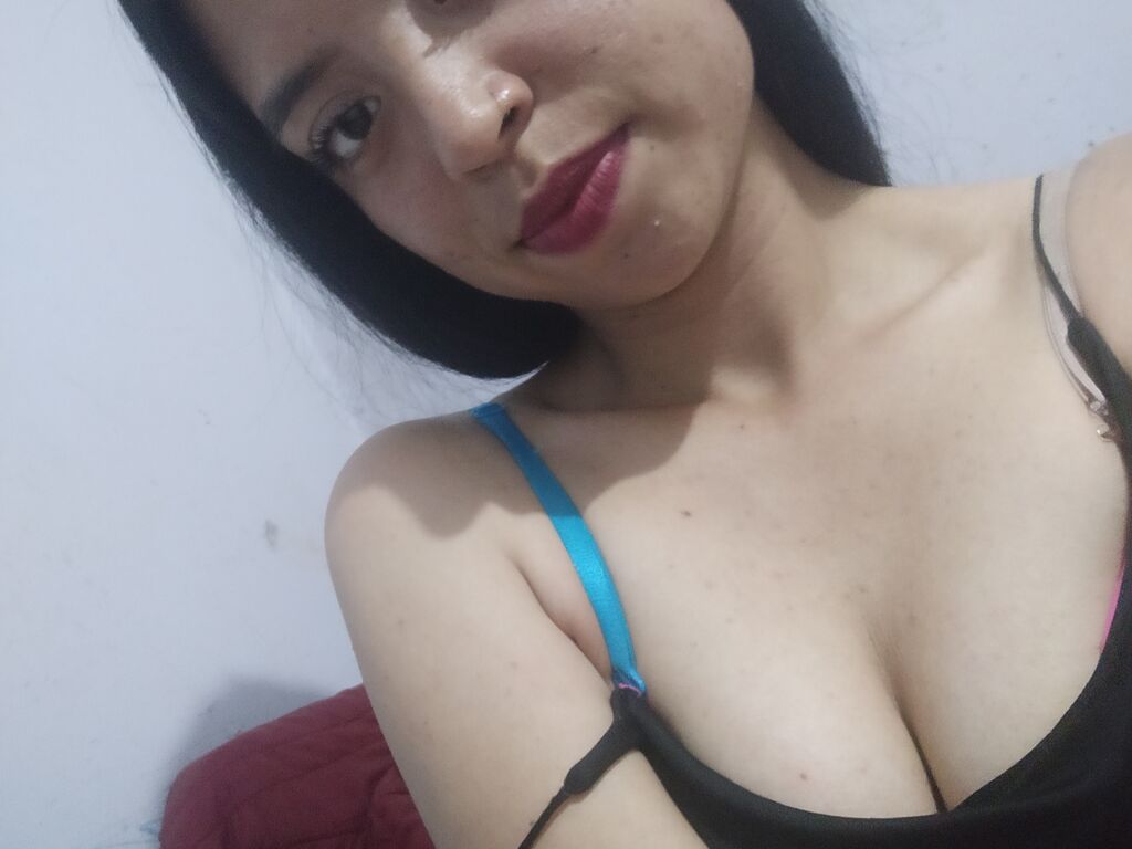 Live sex webcam photo for KariHernandez #278027495