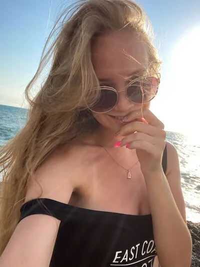 Live sex webcam photo for KassidyJill #290193700