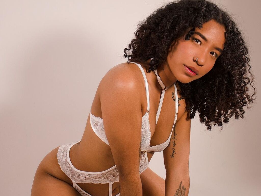 Live sex webcam photo for KataleyaJenner #276775428