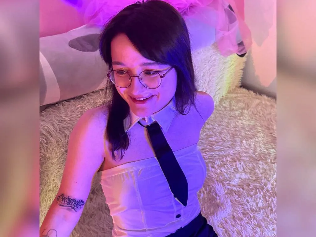 Live sex webcam photo for KatherinePar #276432975
