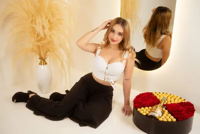 Live sex webcam photo for KathiaMendoza #290137242