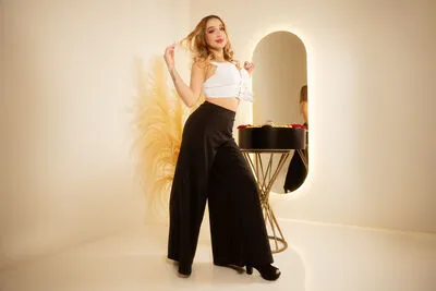 Live sex webcam photo for KathiaMendoza #290137244