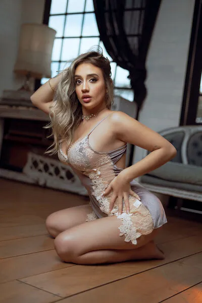 Live sex webcam photo for KathiaMendoza #290137264