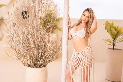 Live sex webcam photo for KathiaMendoza #290137339