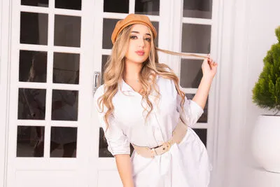 Live sex webcam photo for KathiaMendoza #290137358