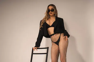 Live sex webcam photo for KathiaMendoza #290137408