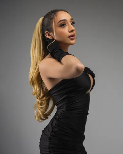 Live sex webcam photo for KathiaMendoza #290137409