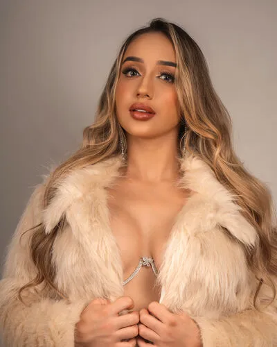 Live sex webcam photo for KathiaMendoza #290137414