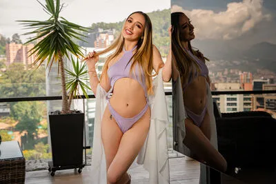 Live sex webcam photo for KathiaMendoza #290137451