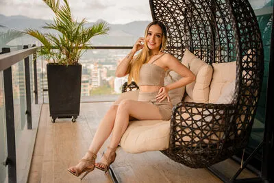 Live sex webcam photo for KathiaMendoza #290137455