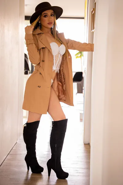 Live sex webcam photo for KathiaMendoza #290137460