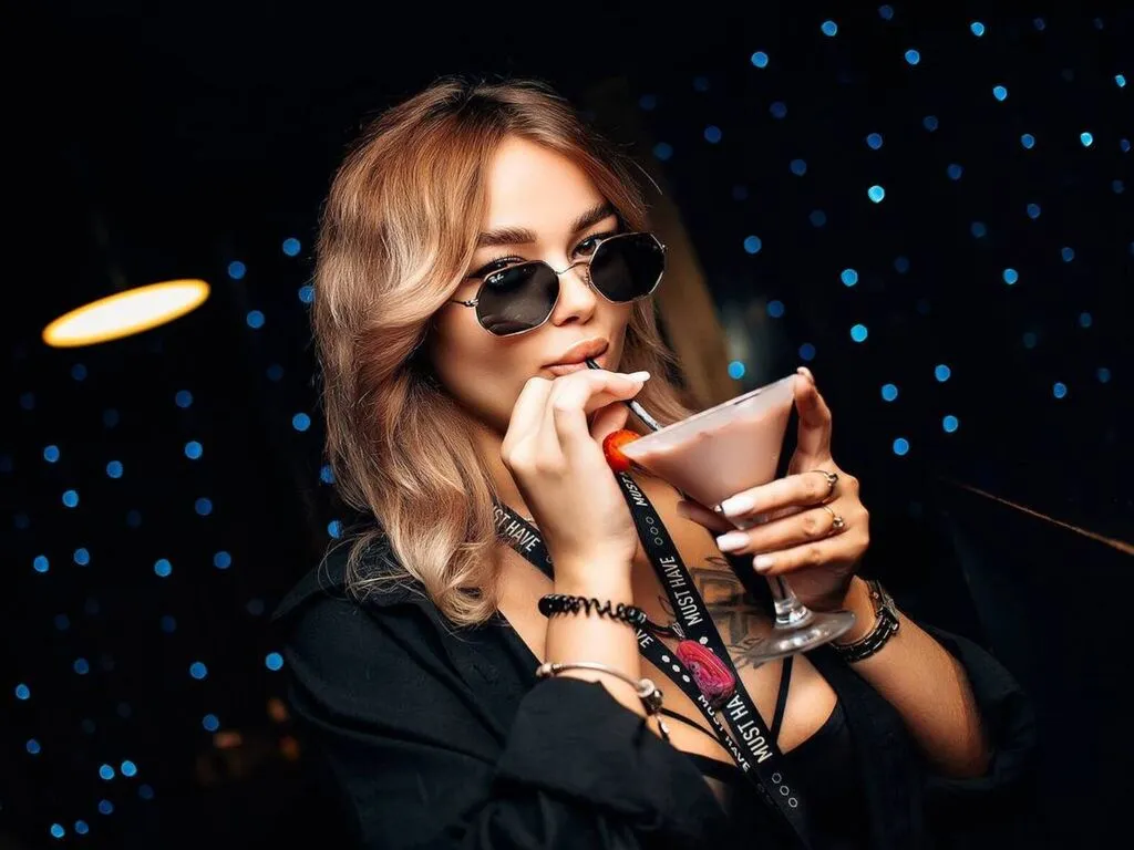 Live sex webcam photo for KattyWill #278179321