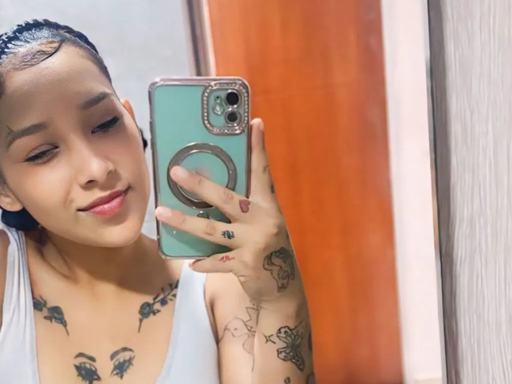 Live sex webcam photo for KatyaLopezz #277882709