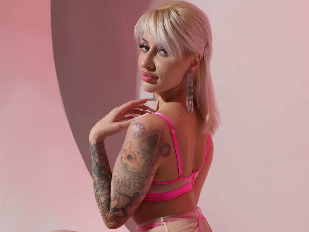 Live sex webcam photo for KiiraBright #277388659