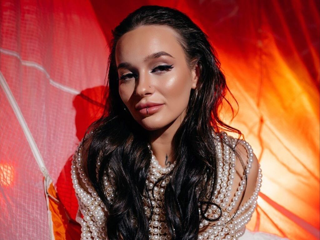 Live sex webcam photo for KiraLamb #277571805