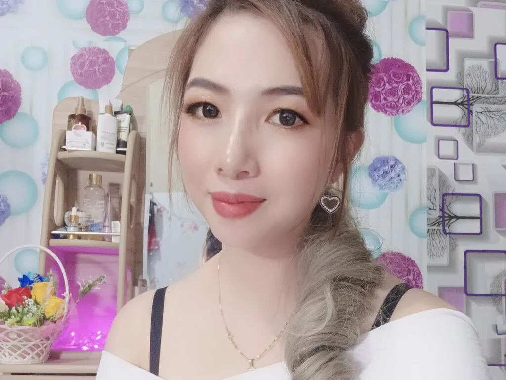 Live sex webcam photo for LamRina #276464667