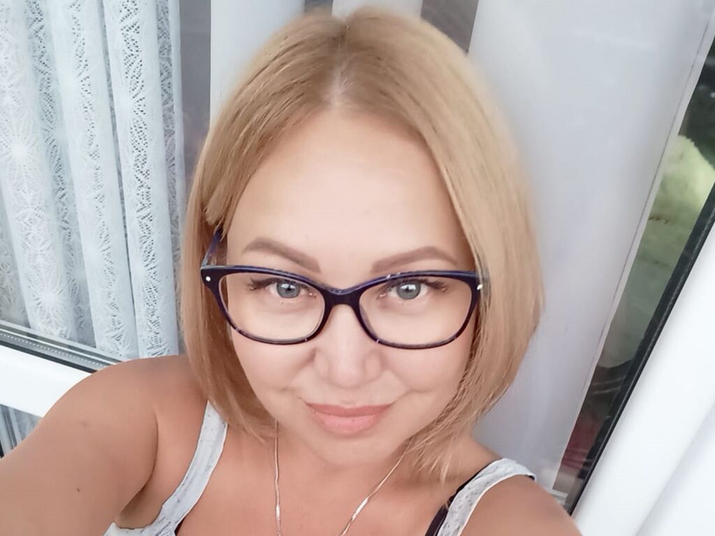 Live sex webcam photo for LanaDamirain #277139619