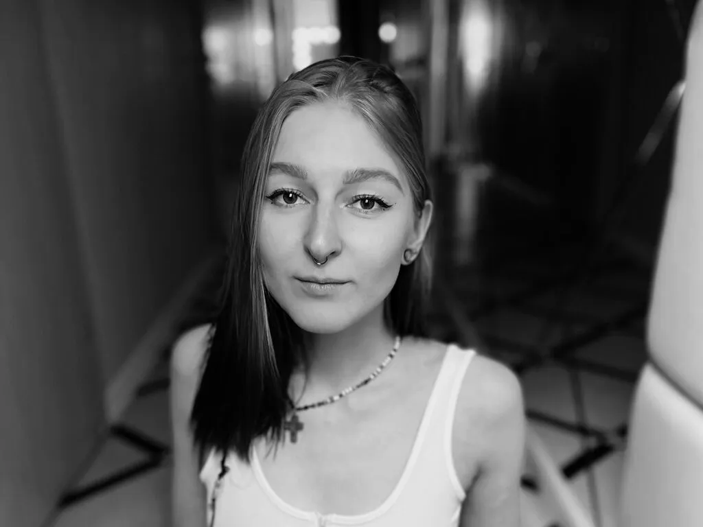 Live sex webcam photo for LanaDelmaar #275868200