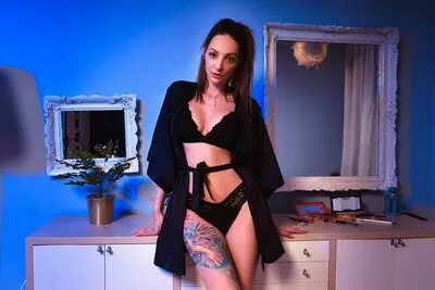 Live sex webcam photo for LaraHayes #290193905