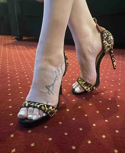 Live sex webcam photo for LaraHayes #290193926