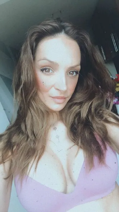 Live sex webcam photo for LaraHayes #290193945