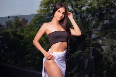 Live sex webcam photo for LauraHenderson #290122350