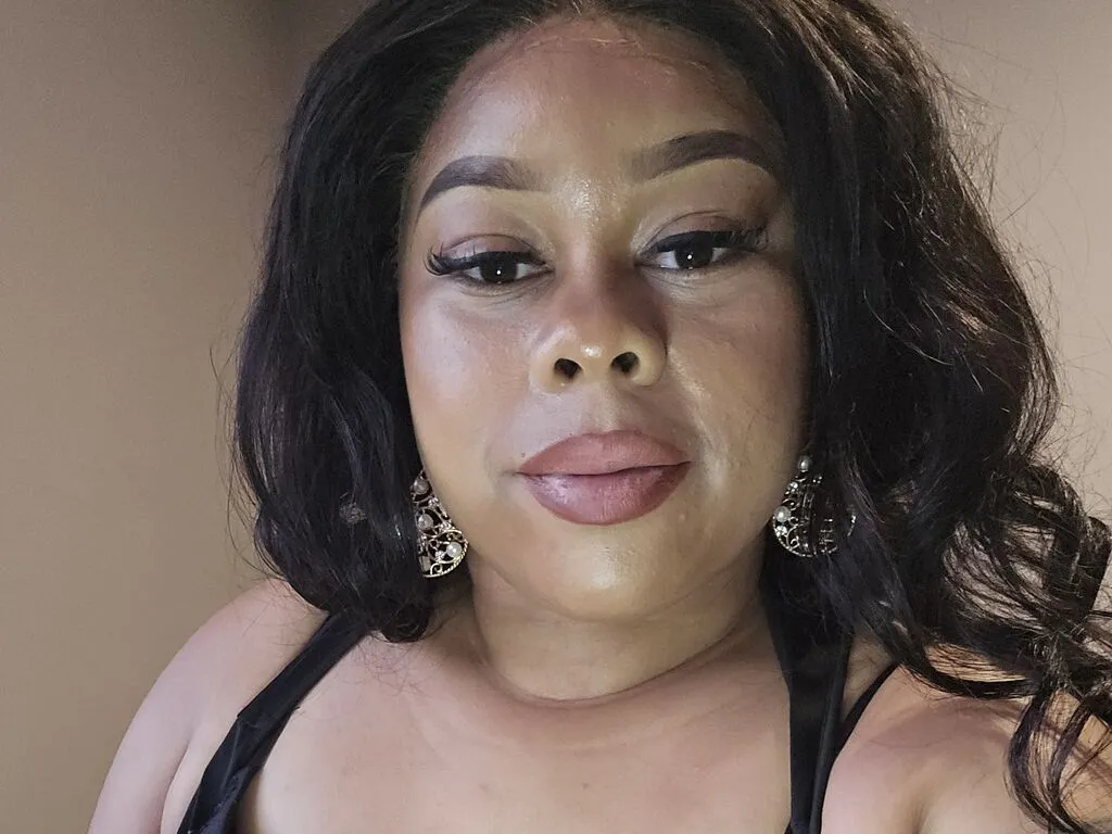 Live sex webcam photo for LaylaLione #277779418