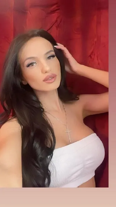 Live sex webcam photo for LaylaWood #290125847