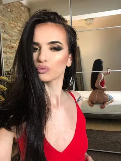 Live sex webcam photo for LaylaWood #290125957