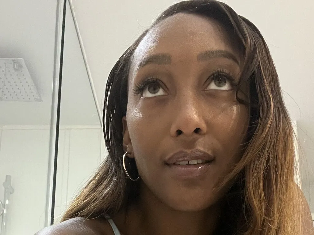 Live sex webcam photo for LaytonHazel #276157488