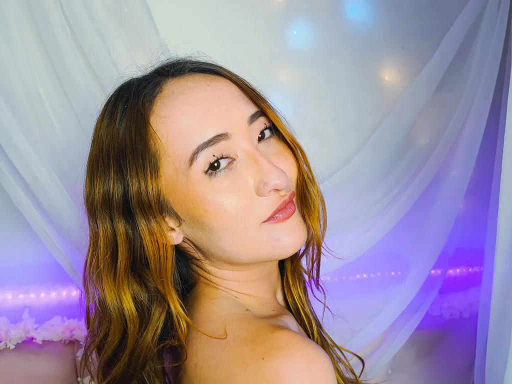 Live sex webcam photo for LeahDummont #276155049