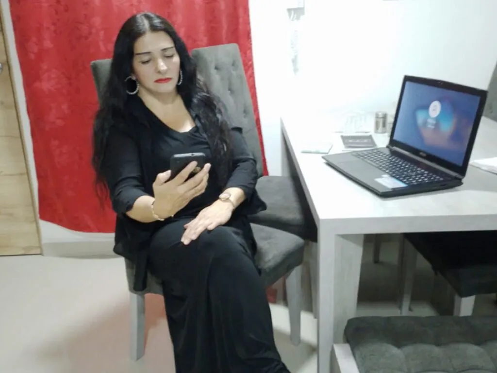 Live sex webcam photo for LeidyReal #277972407