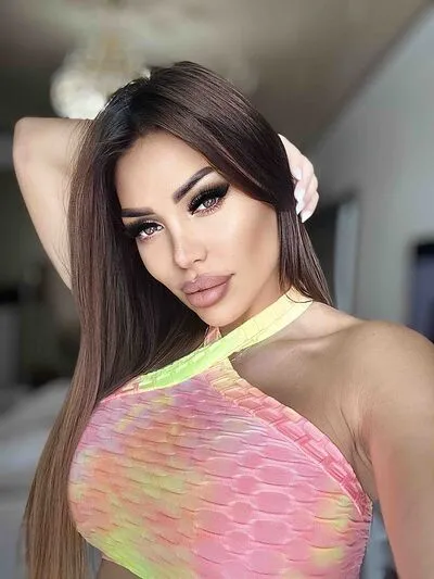 Live sex webcam photo for LeticiaLoren #290160717